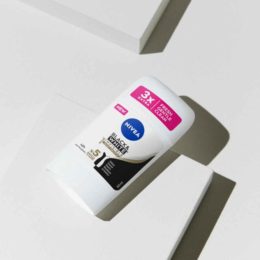 Nivea Nero  amp; Bianco Invisible Setoso Antitranspirante in Stick, 50ml - Deodorante in Stick con Tecnologia Antimacchia.