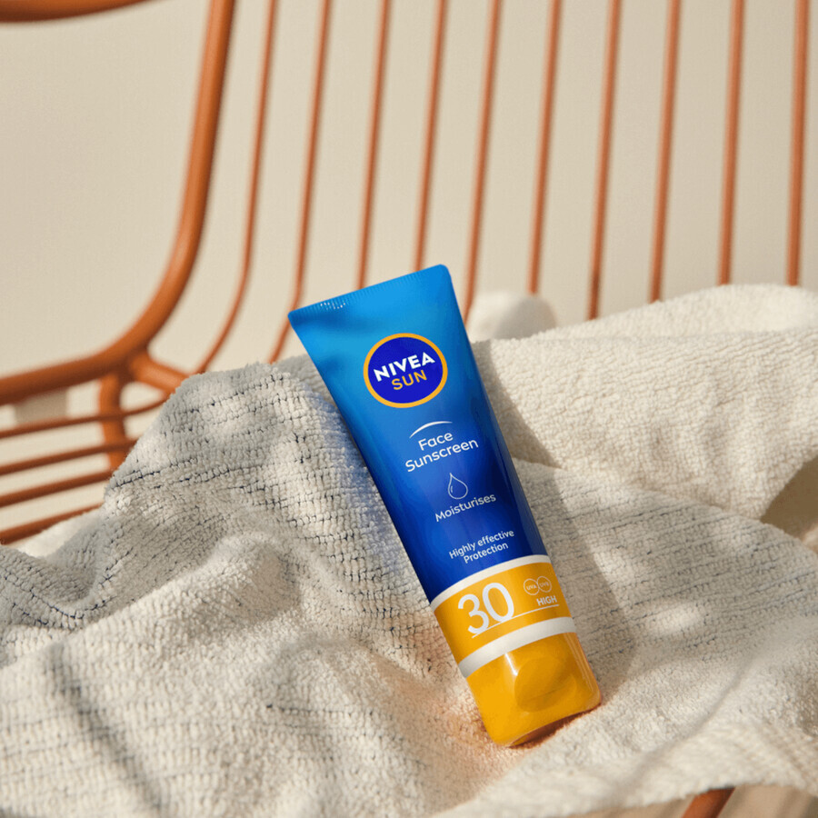 Nivea Sun, crema solare idratante per il viso con protezione alta, SPF 30, 50 ml