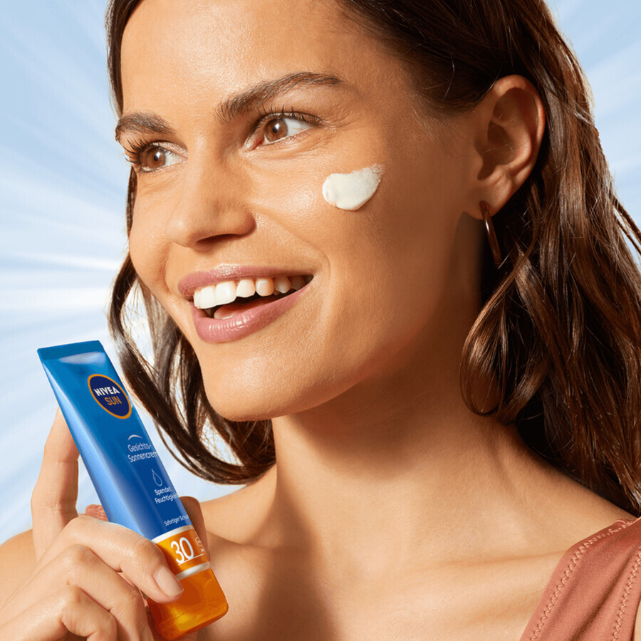 Nivea Sun, crema solare idratante per il viso con protezione alta, SPF 30, 50 ml