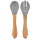 Set cucchiaio e forchetta con punta in silicone e manico in bamb&#249;, Powder Grey, Minikoioi